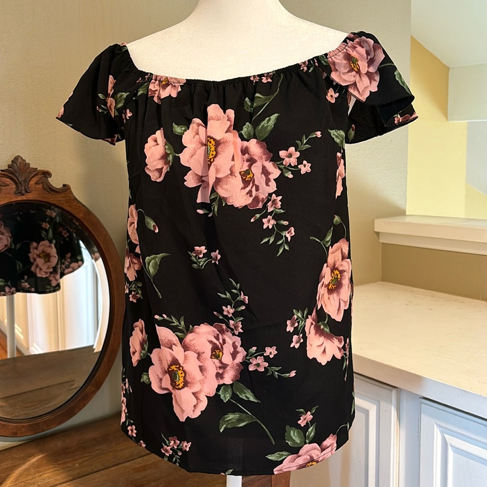 Women’s top Black/Rose Size Med New